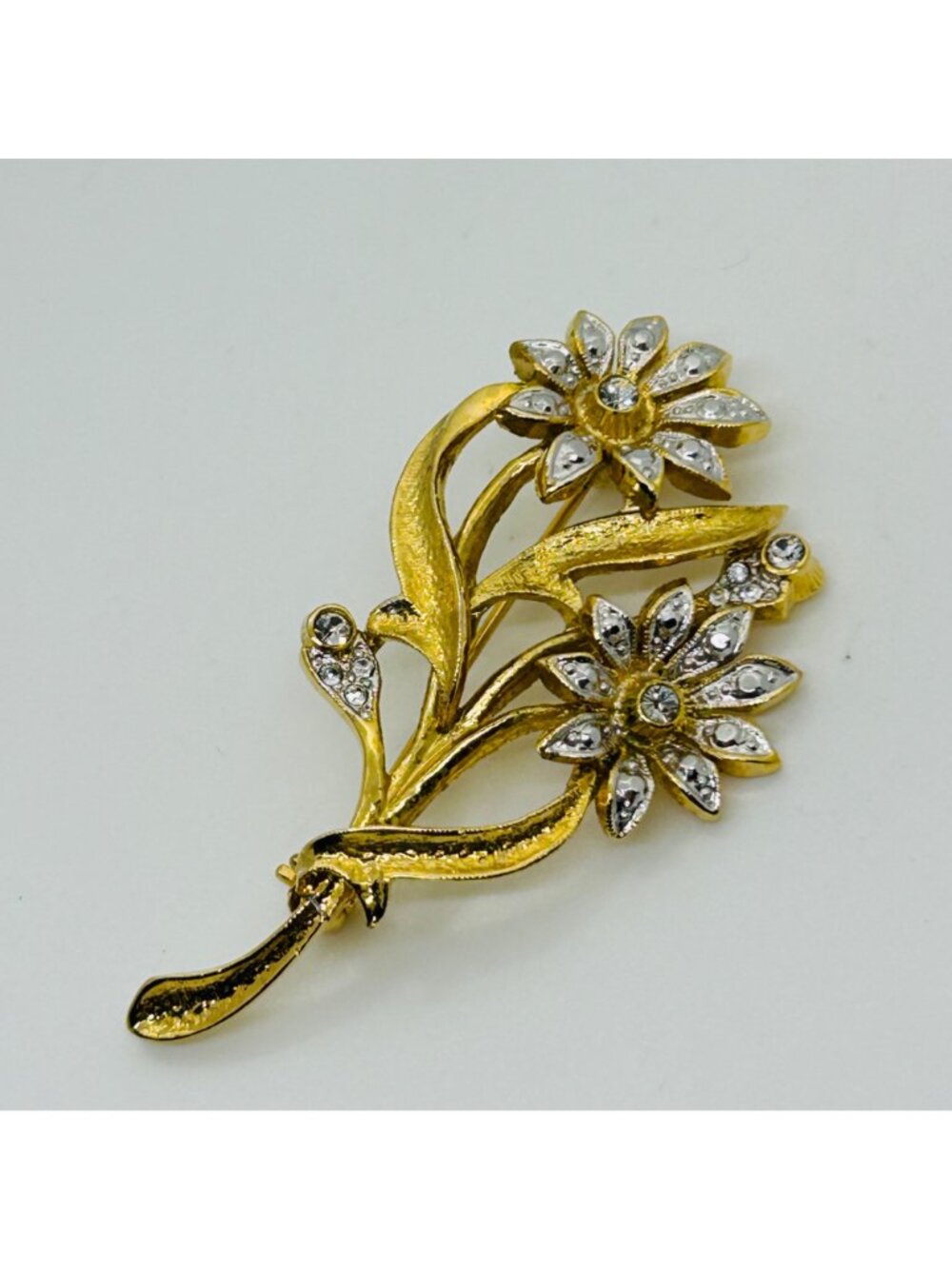 Flower Brooch Pin Gold Tone With Clear Rhinestones Silver Floral Spray Vintage - Picture 4 of 10